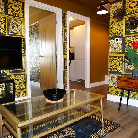 Ultra Deluxe Versace Apartment Near Sheffield Full Sky Tv Rotherham Eksteriør billede