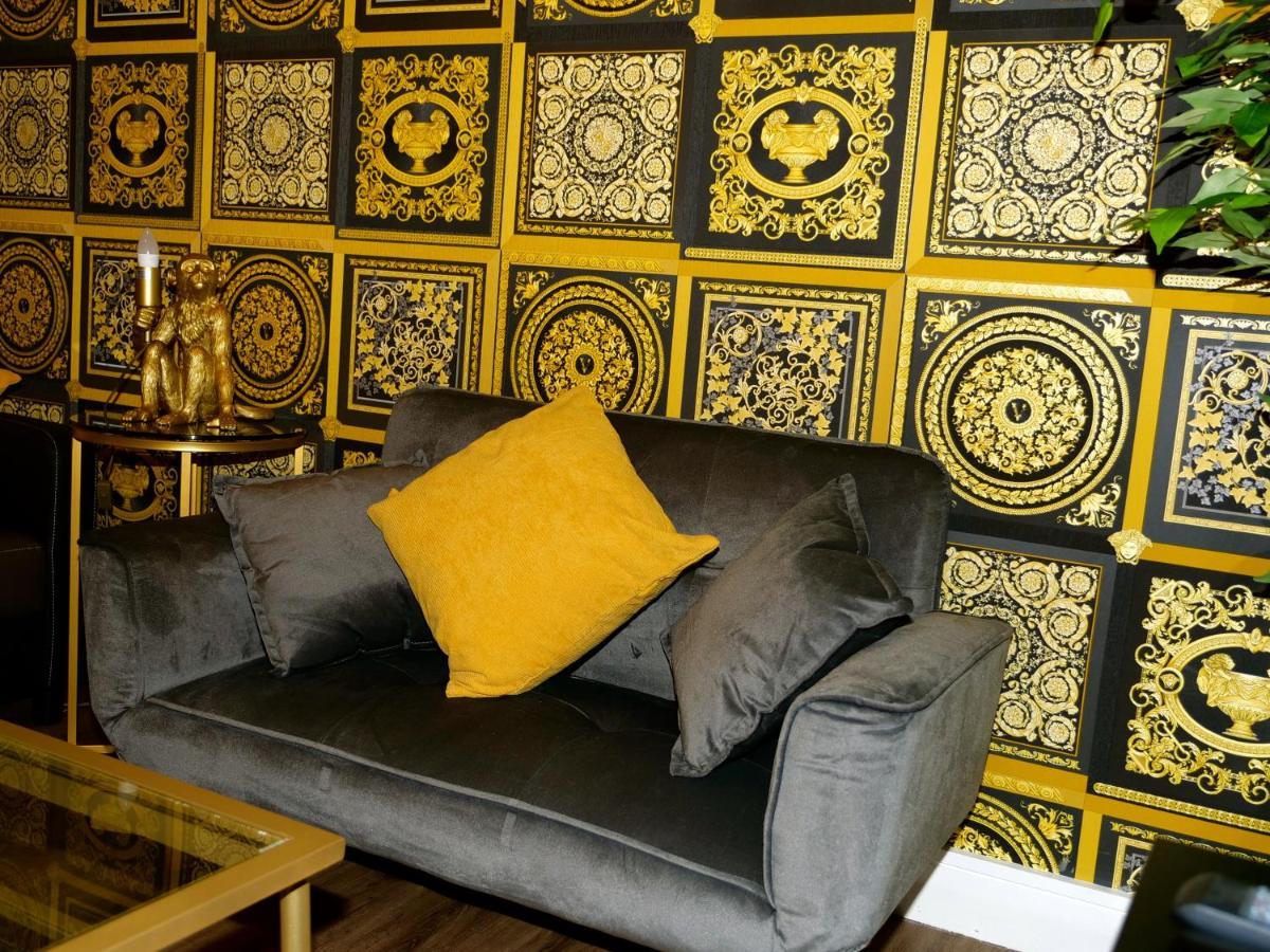 Ultra Deluxe Versace Apartment Near Sheffield Full Sky Tv Rotherham Eksteriør billede