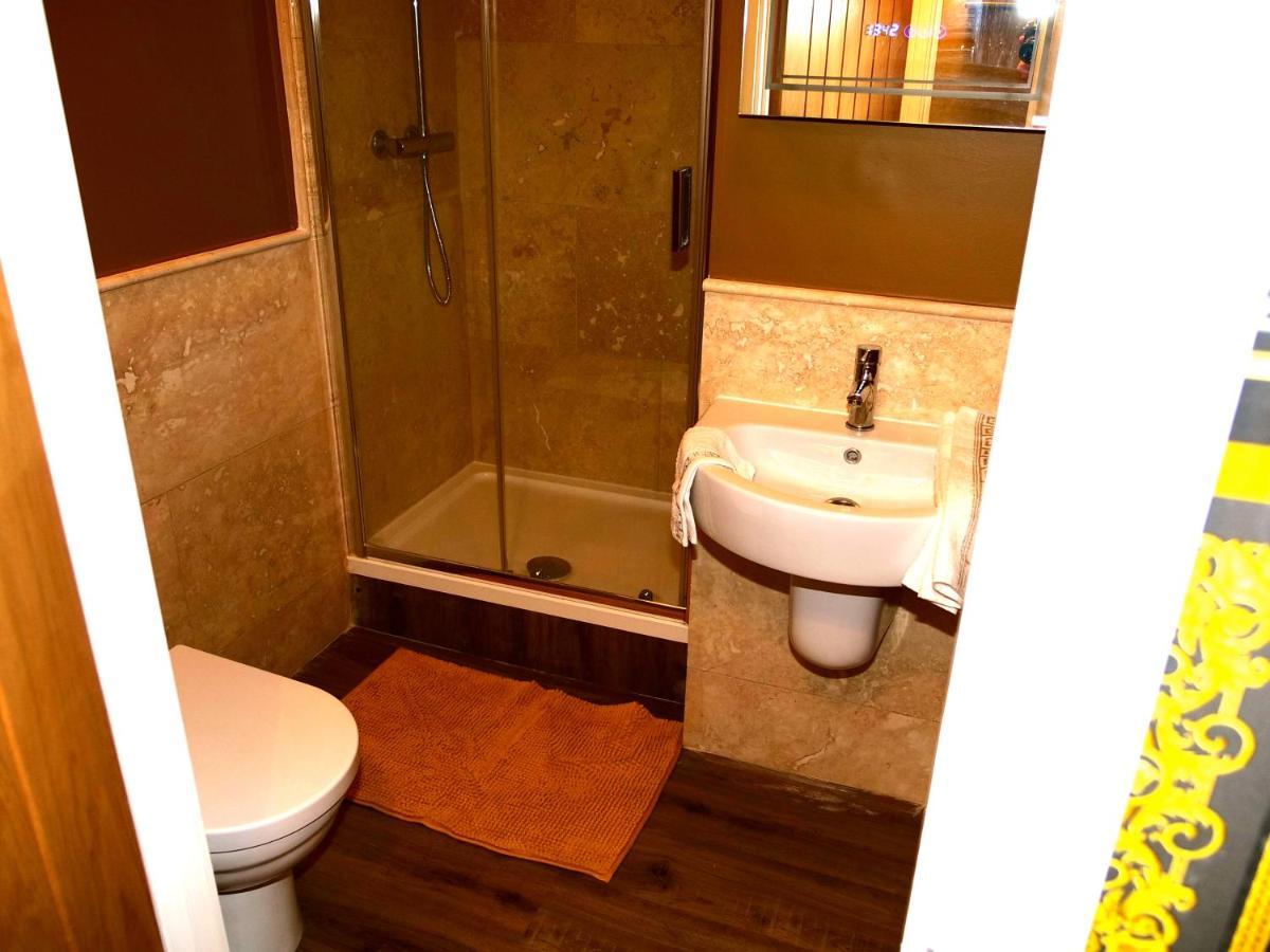 Ultra Deluxe Versace Apartment Near Sheffield Full Sky Tv Rotherham Eksteriør billede