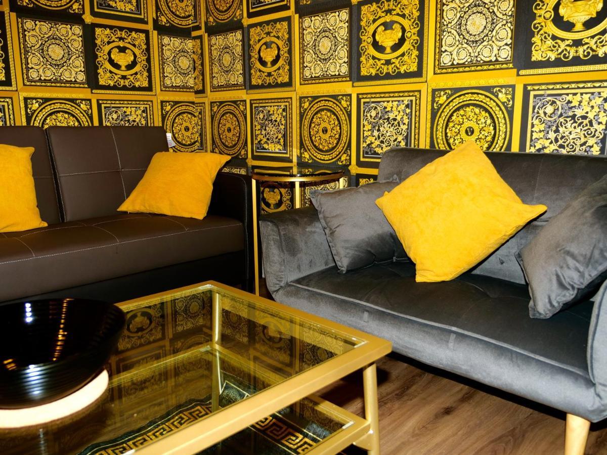 Ultra Deluxe Versace Apartment Near Sheffield Full Sky Tv Rotherham Eksteriør billede